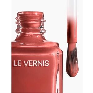 Chanel Le Vernis nail color